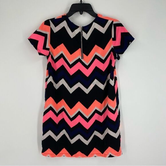 Rue 21 Women’s Round Neck Zigzag Print Short Sleeve Mini Dress size M - Picture 3 of 3